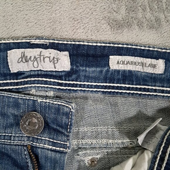 NEW NWT Daytrip Aquarius Flare Jean Women 32x37, Tag 30 XL Contrast Stitch Blue - Picture 9 of 16